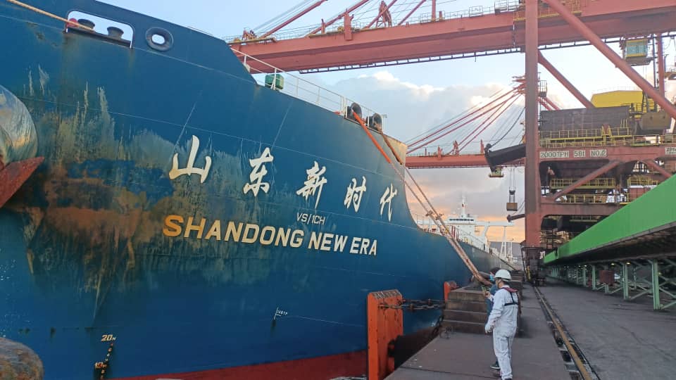 Draft survey – reading draft marks on vessel hull